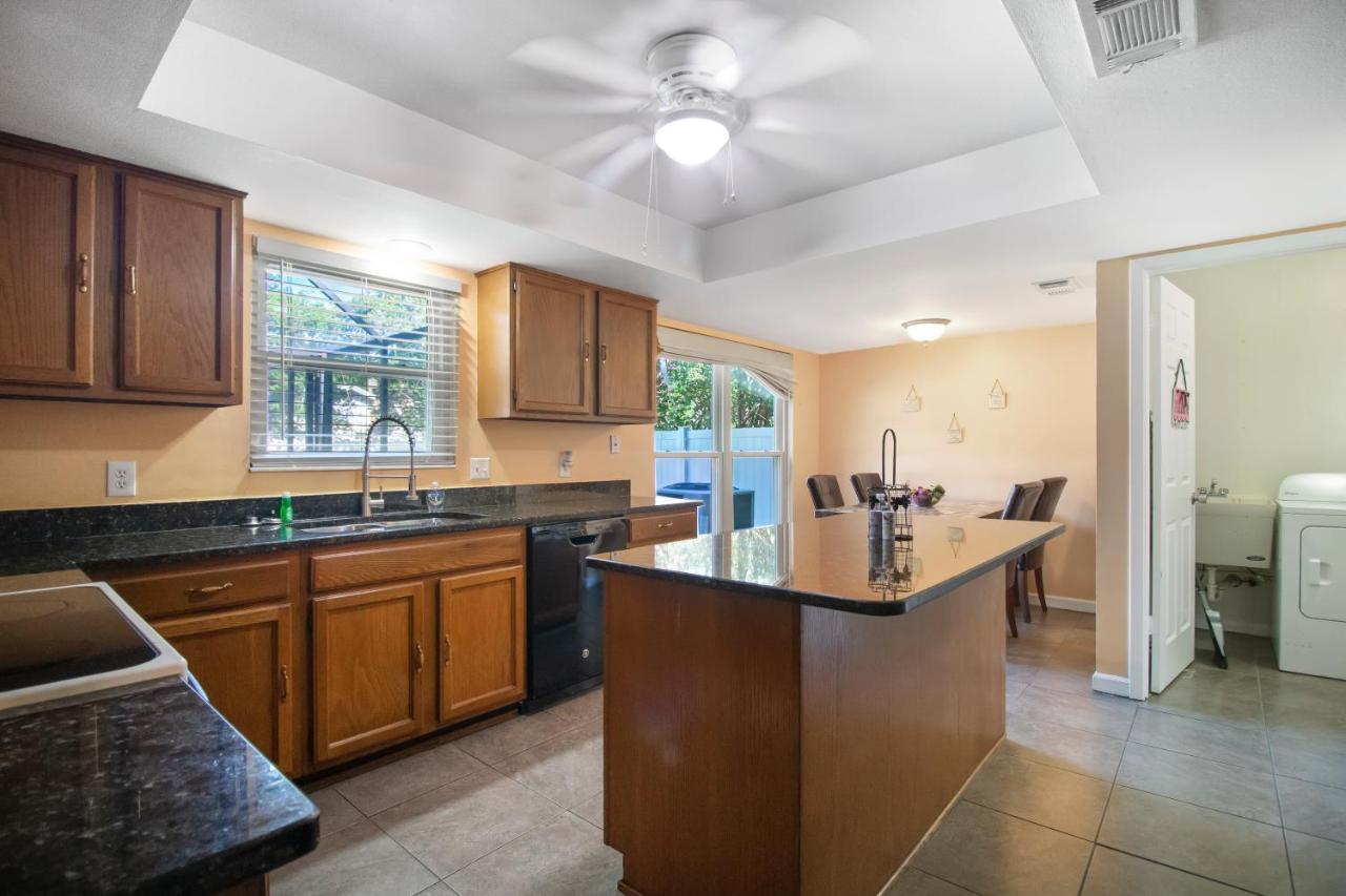 Tampa Bay Pool Home With Heated Pool 브랜던 외부 사진
